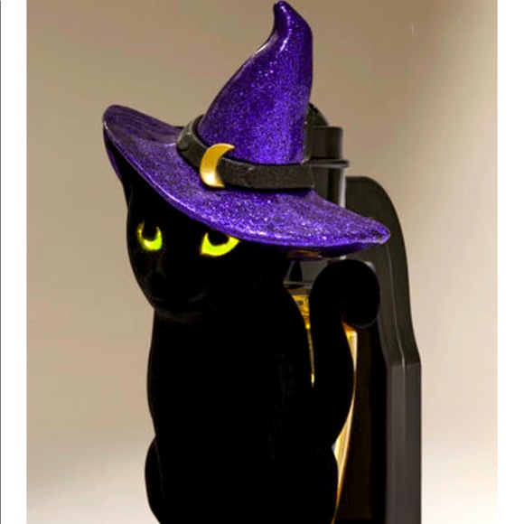 HALLOWEEN WITCH CAT NIGHTLIGHT
Wallflowers Fragrance Plug IN - Picture 4 of 5